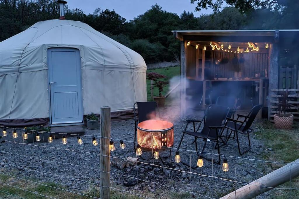 Bronfelen Yurt Hotel Cynghordy Exterior photo