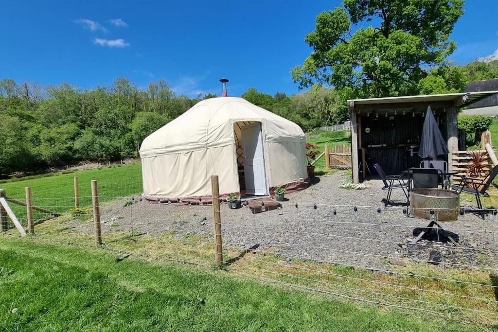 Bronfelen Yurt Hotel Cynghordy Exterior photo