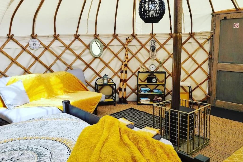 Bronfelen Yurt Hotel Cynghordy Exterior photo