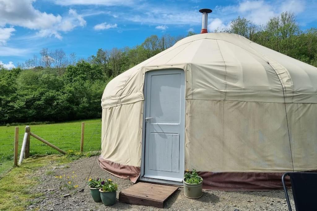 Bronfelen Yurt Hotel Cynghordy Exterior photo