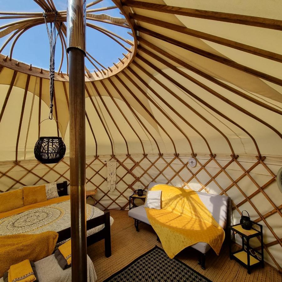 Bronfelen Yurt Hotel Cynghordy Exterior photo