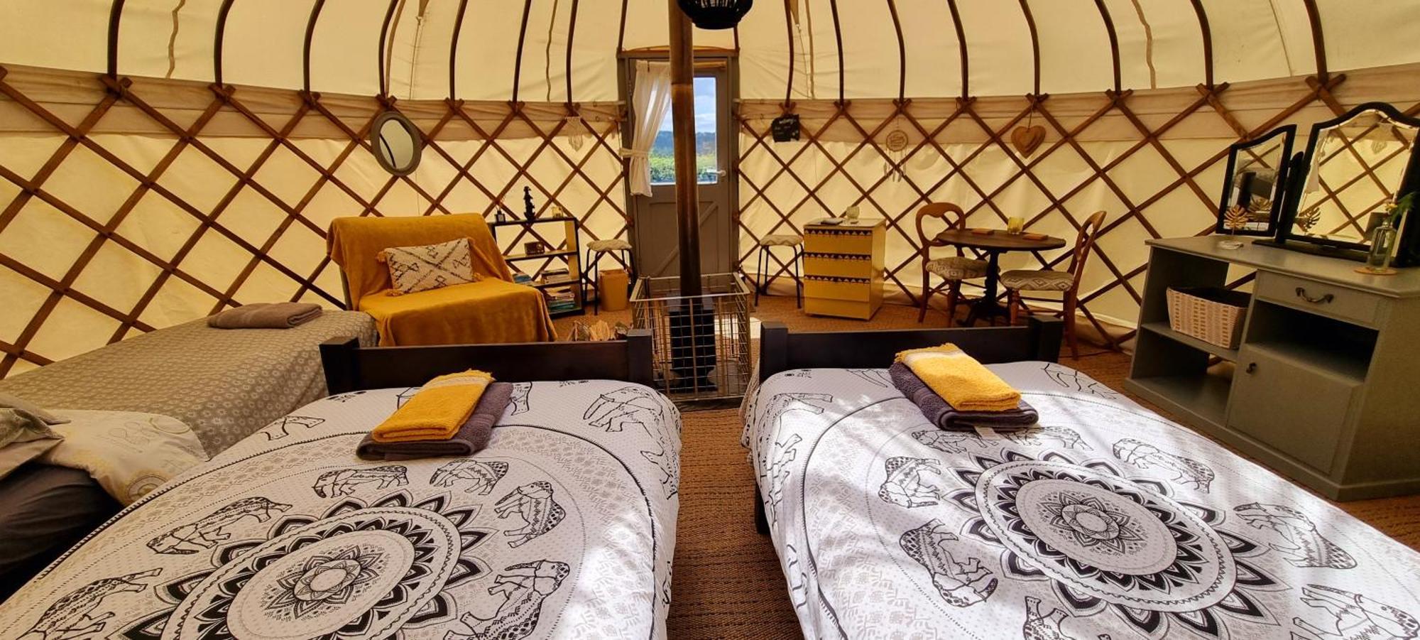 Bronfelen Yurt Hotel Cynghordy Exterior photo