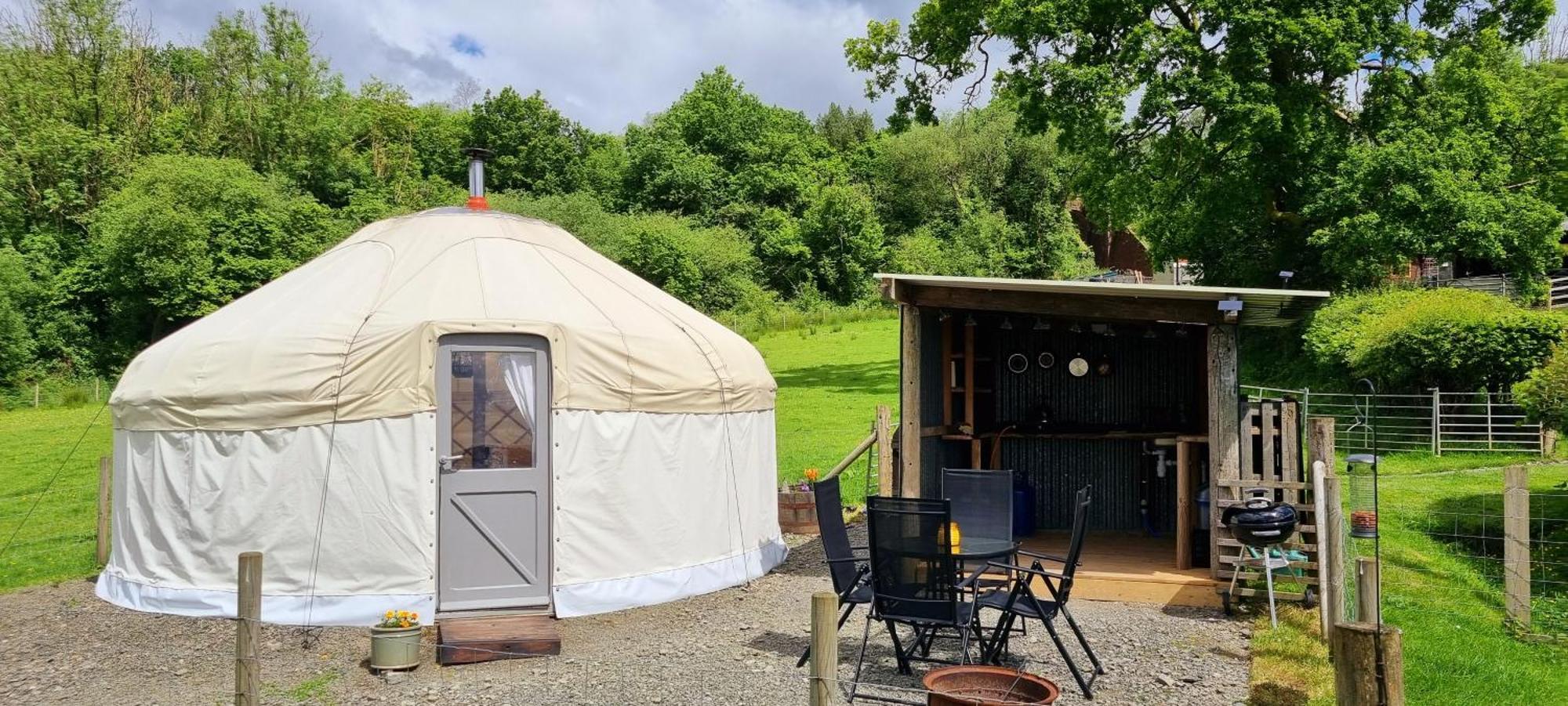 Bronfelen Yurt Hotel Cynghordy Exterior photo